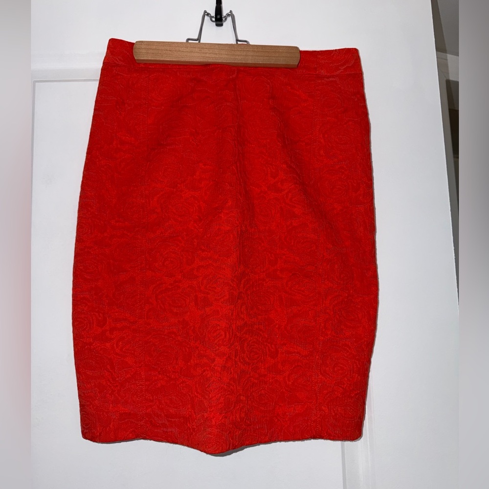 Vanessa Virginia Red Floral Print Above Knee Skirt in US Size 2